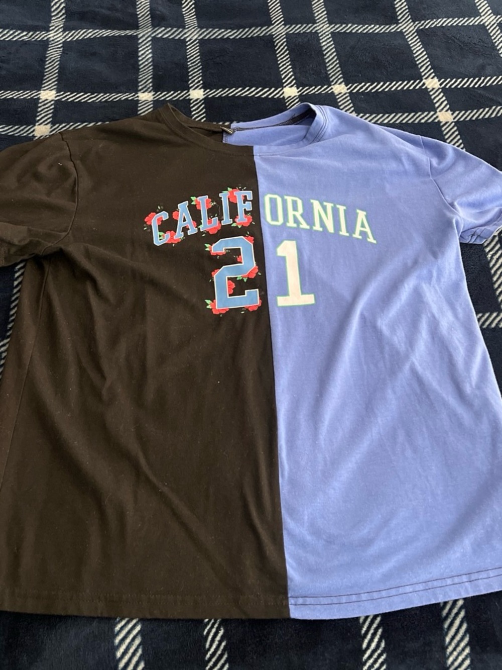 Black and Blue “21” California Graphic T shirt Size Small
